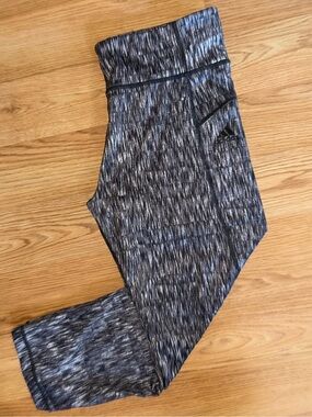 ADIDAS CLIMATE HIGH - RISE CAPRI LEGGINGS